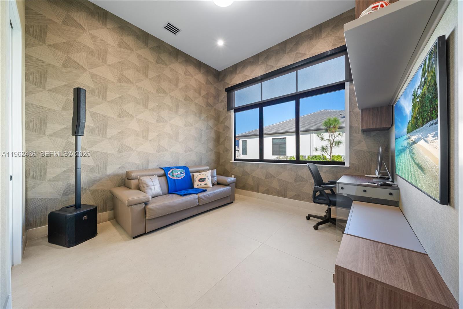 7387 SW 74th Ln Miami, FL 33143