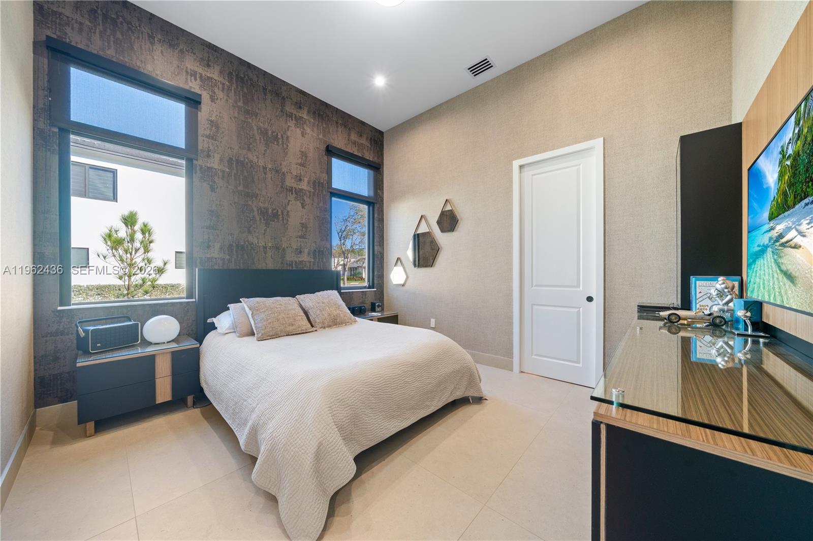 7387 SW 74th Ln Miami, FL 33143