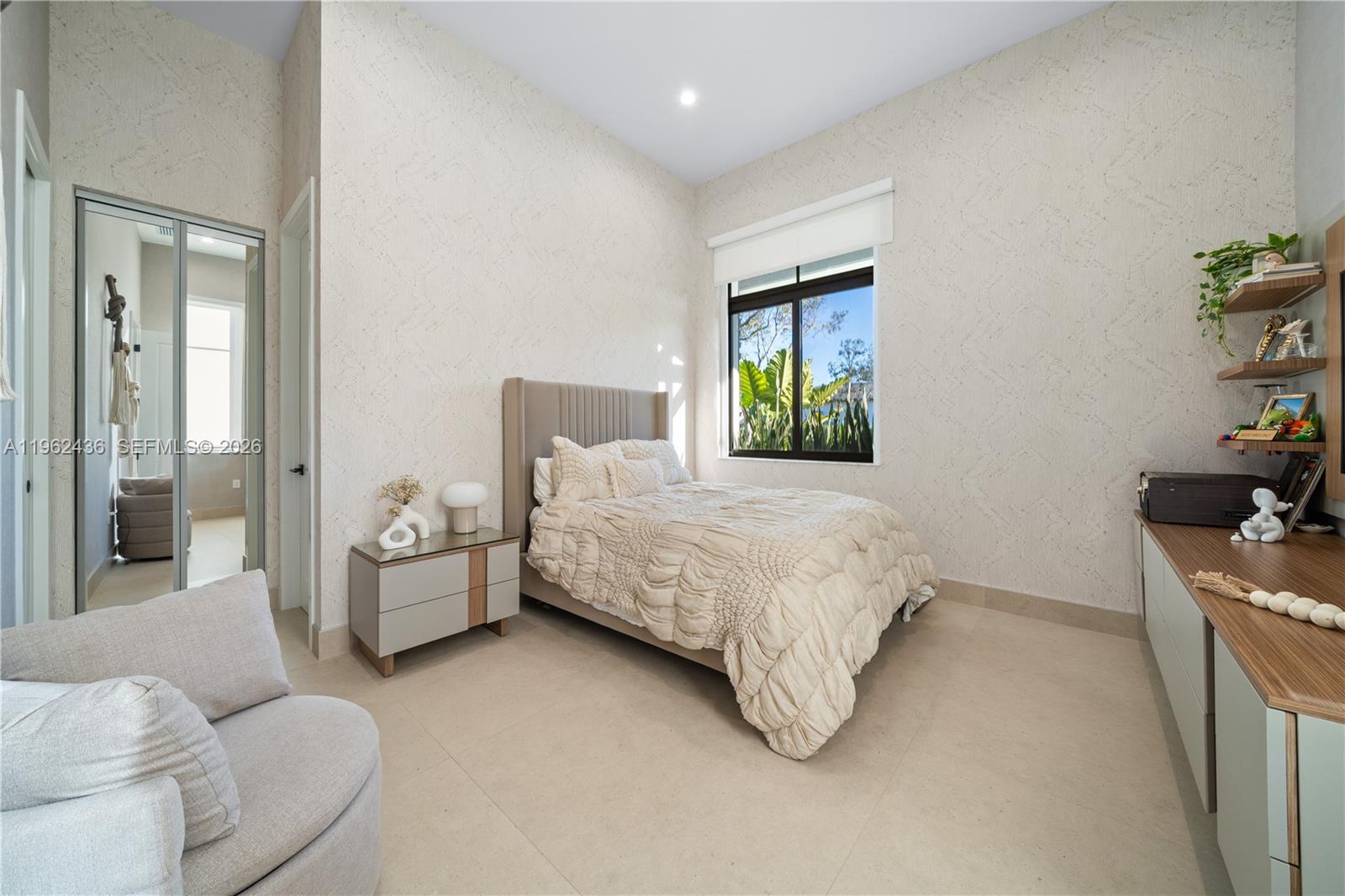 7387 SW 74th Ln Miami, FL 33143