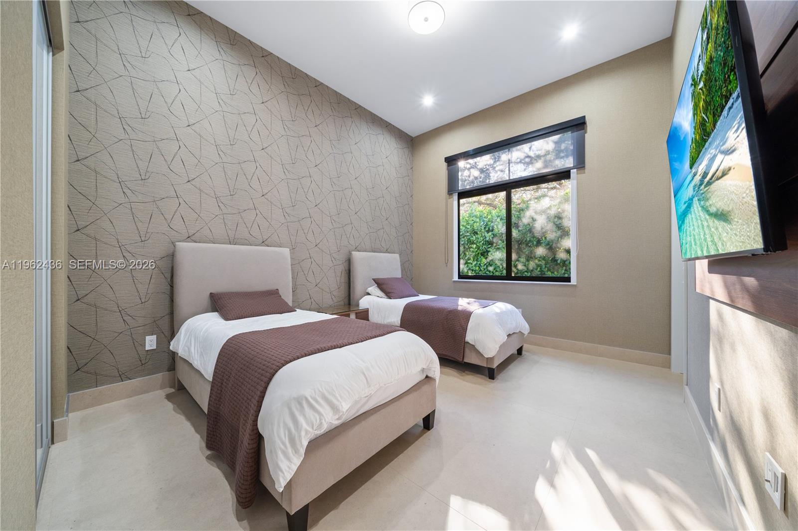 7387 SW 74th Ln Miami, FL 33143