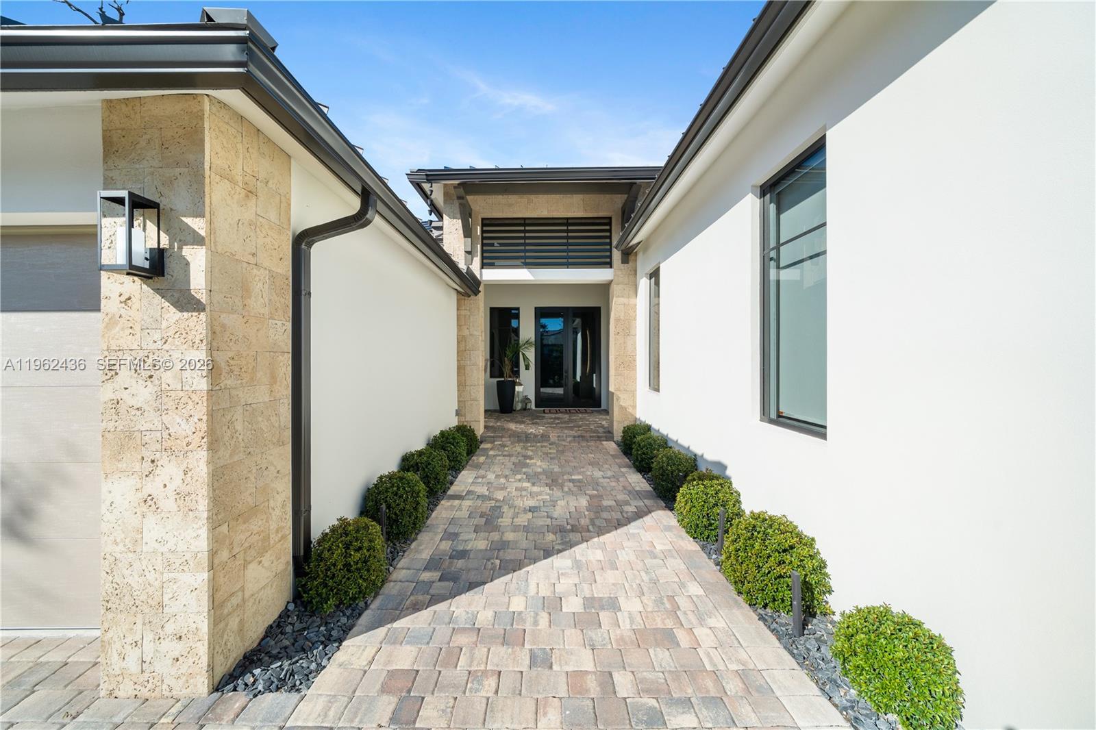 7387 SW 74th Ln Miami, FL 33143