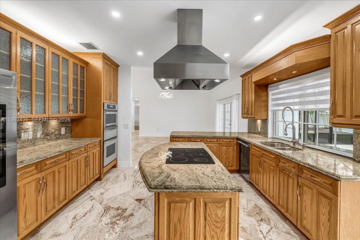 15507 NW 82nd Ct Miami Lakes, FL 33016