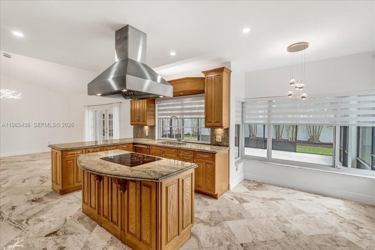 15507 NW 82nd Ct Miami Lakes, FL 33016