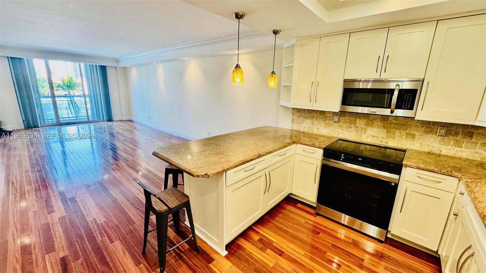 19390 Collins Ave #307