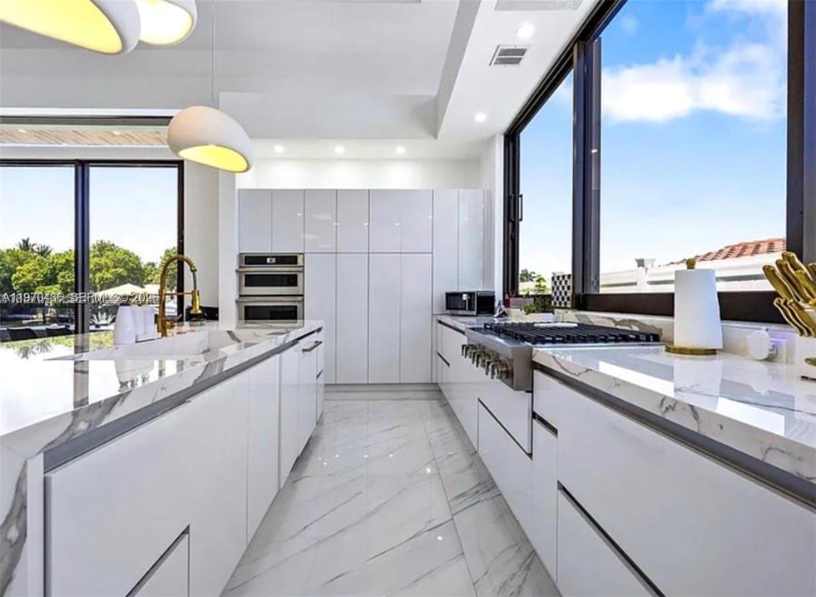 2225 NE 19th St Fort Lauderdale, FL 33305