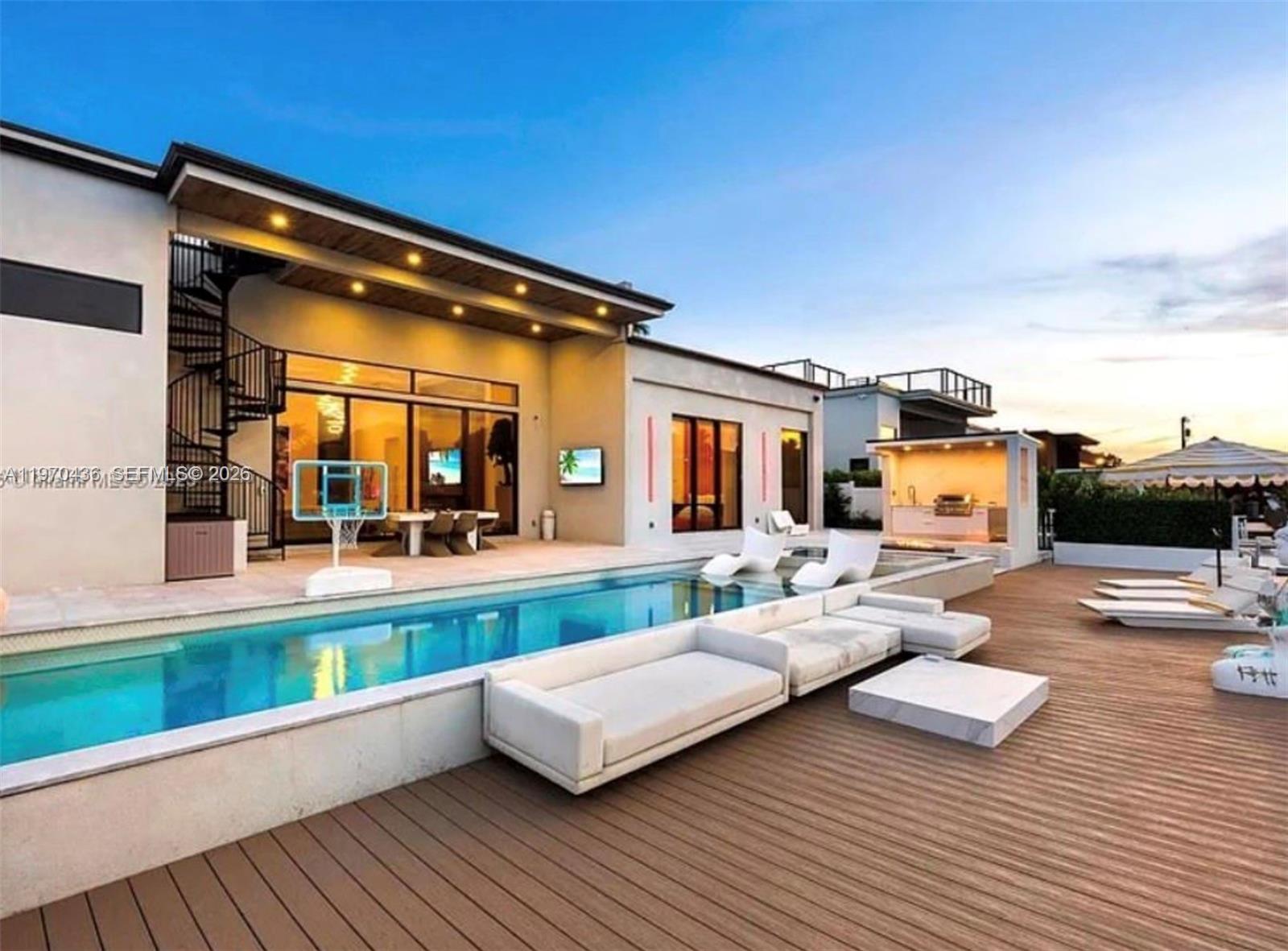 2225 NE 19th St Fort Lauderdale, FL 33305