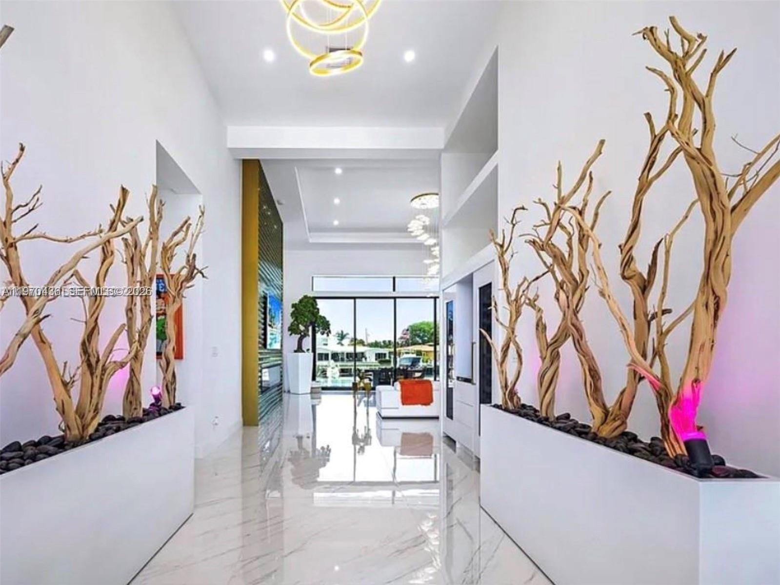 2225 NE 19th St Fort Lauderdale, FL 33305