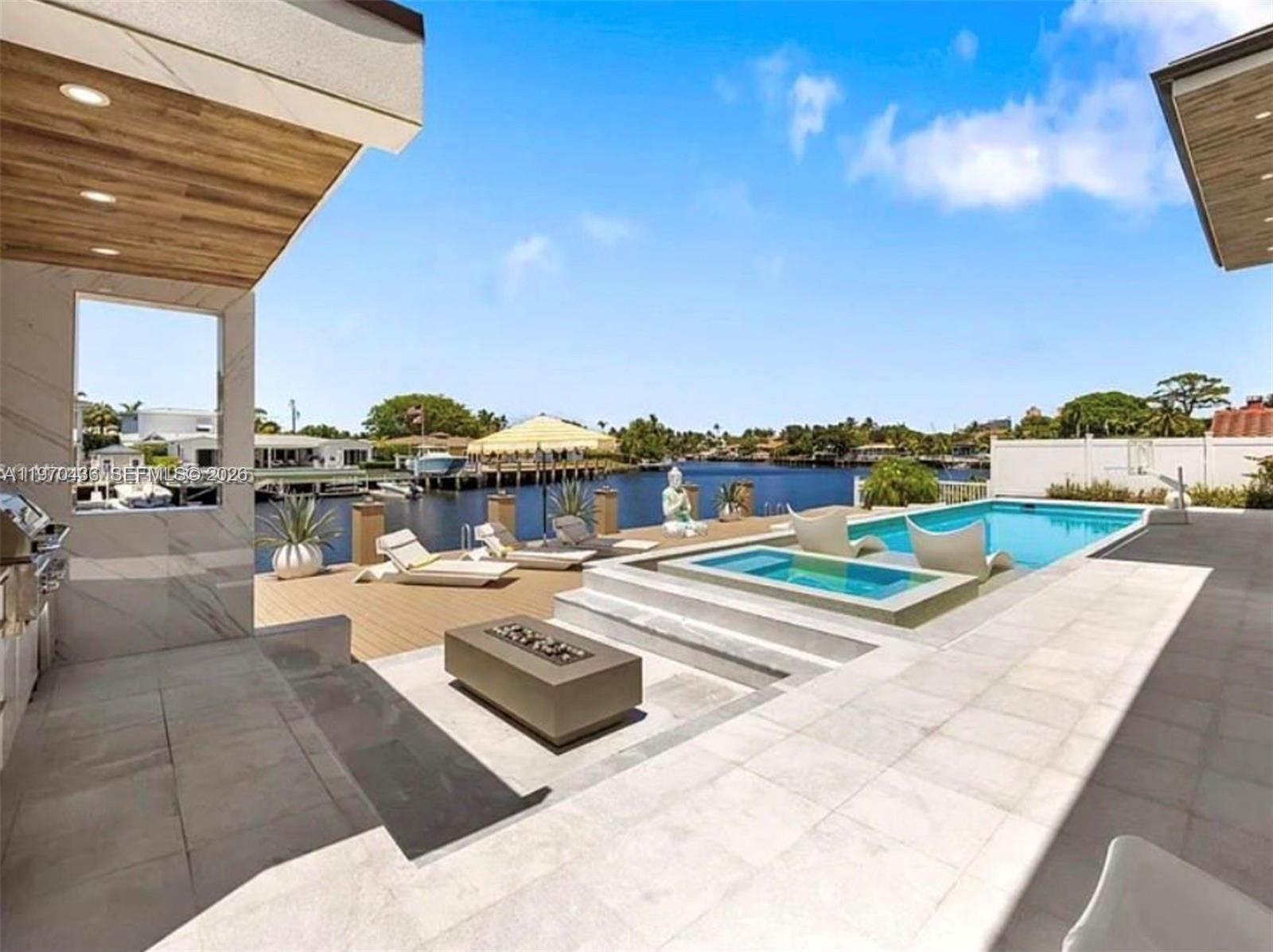 2225 NE 19th St Fort Lauderdale, FL 33305