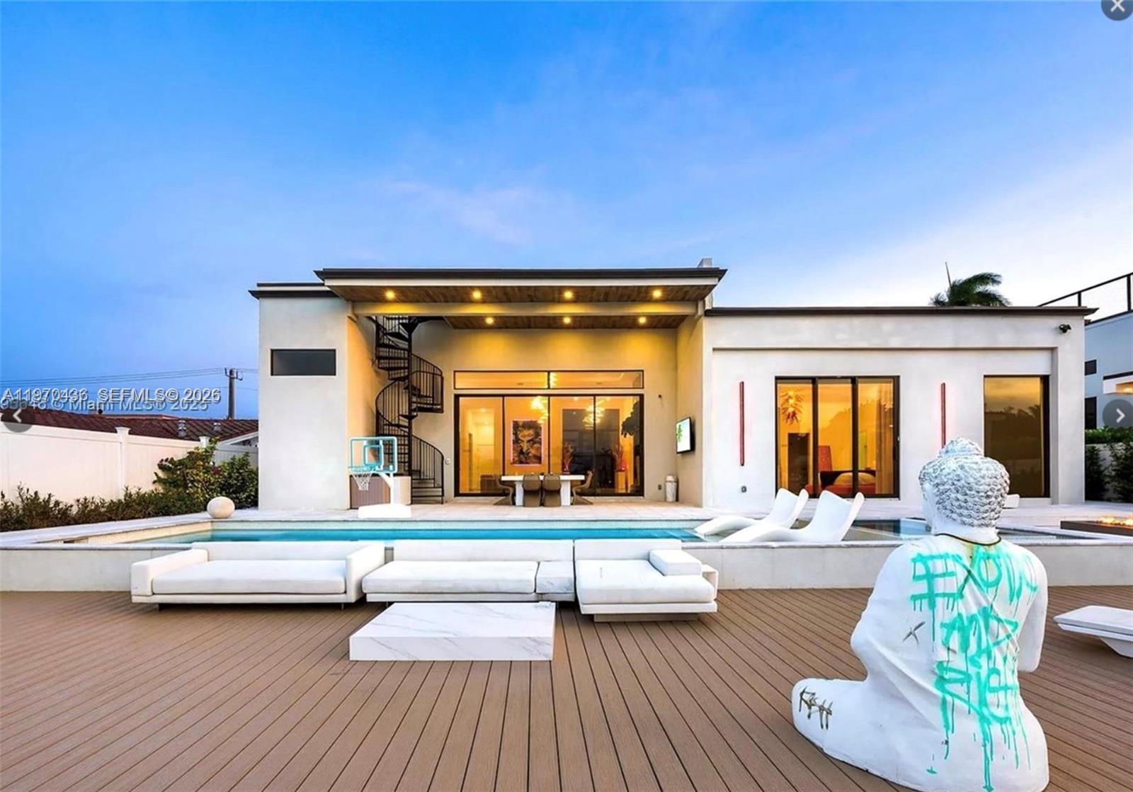 2225 NE 19th St Fort Lauderdale, FL 33305