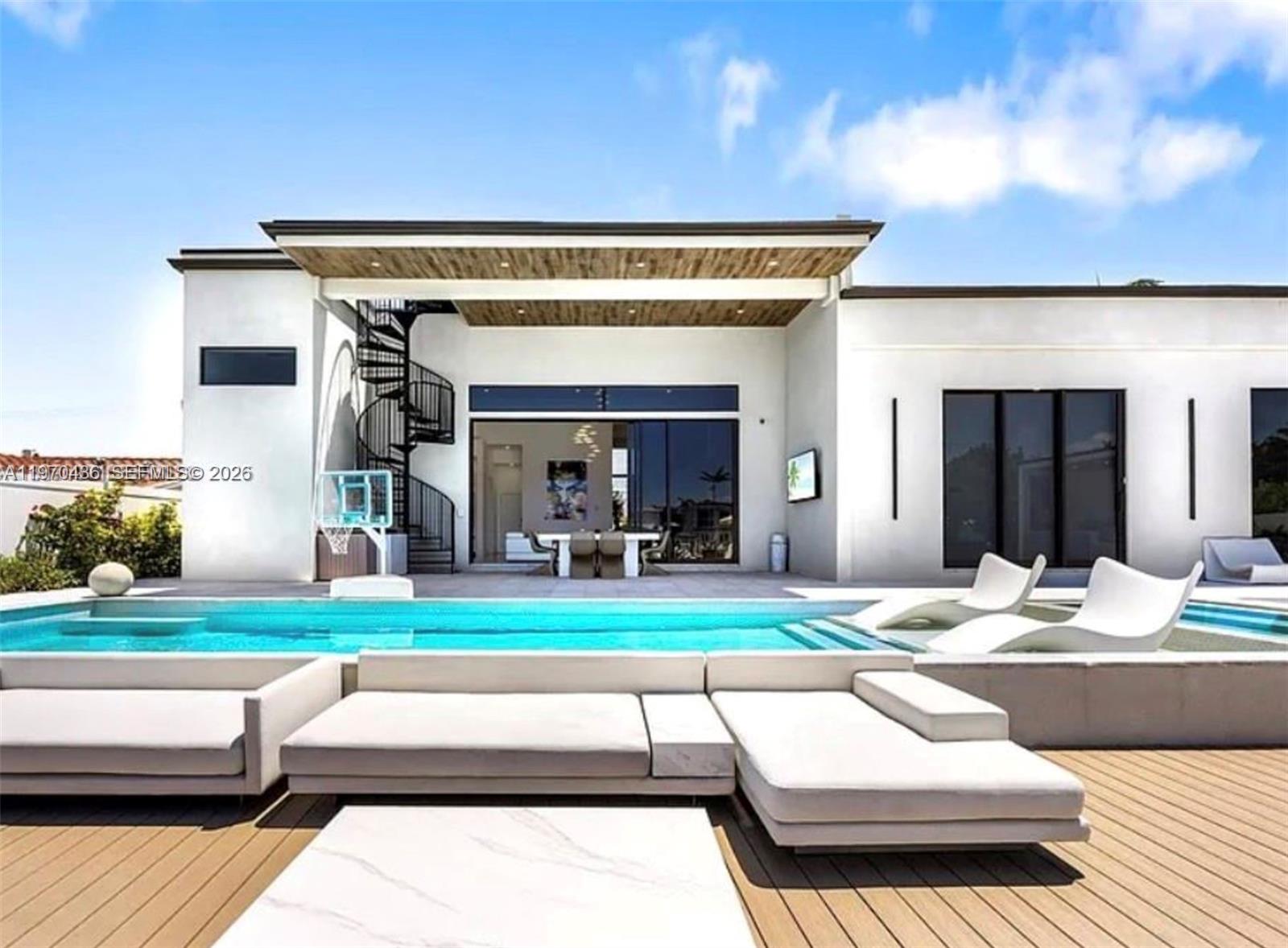 2225 NE 19th St Fort Lauderdale, FL 33305