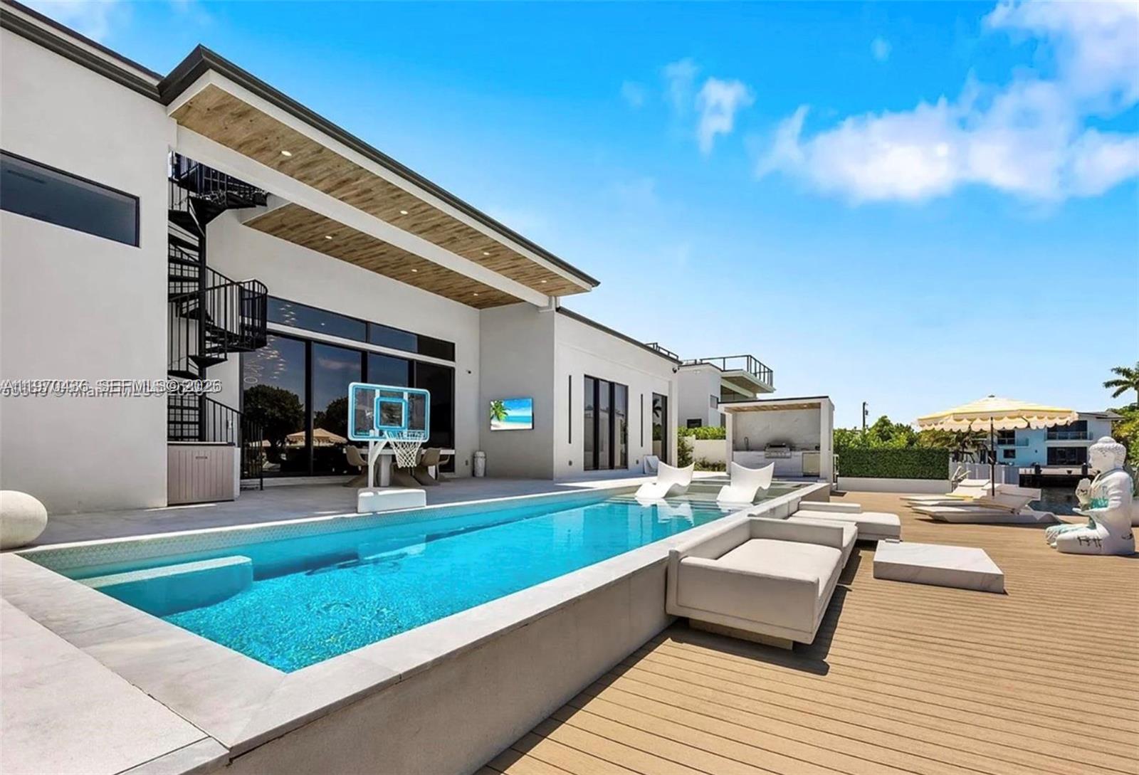 2225 NE 19th St Fort Lauderdale, FL 33305