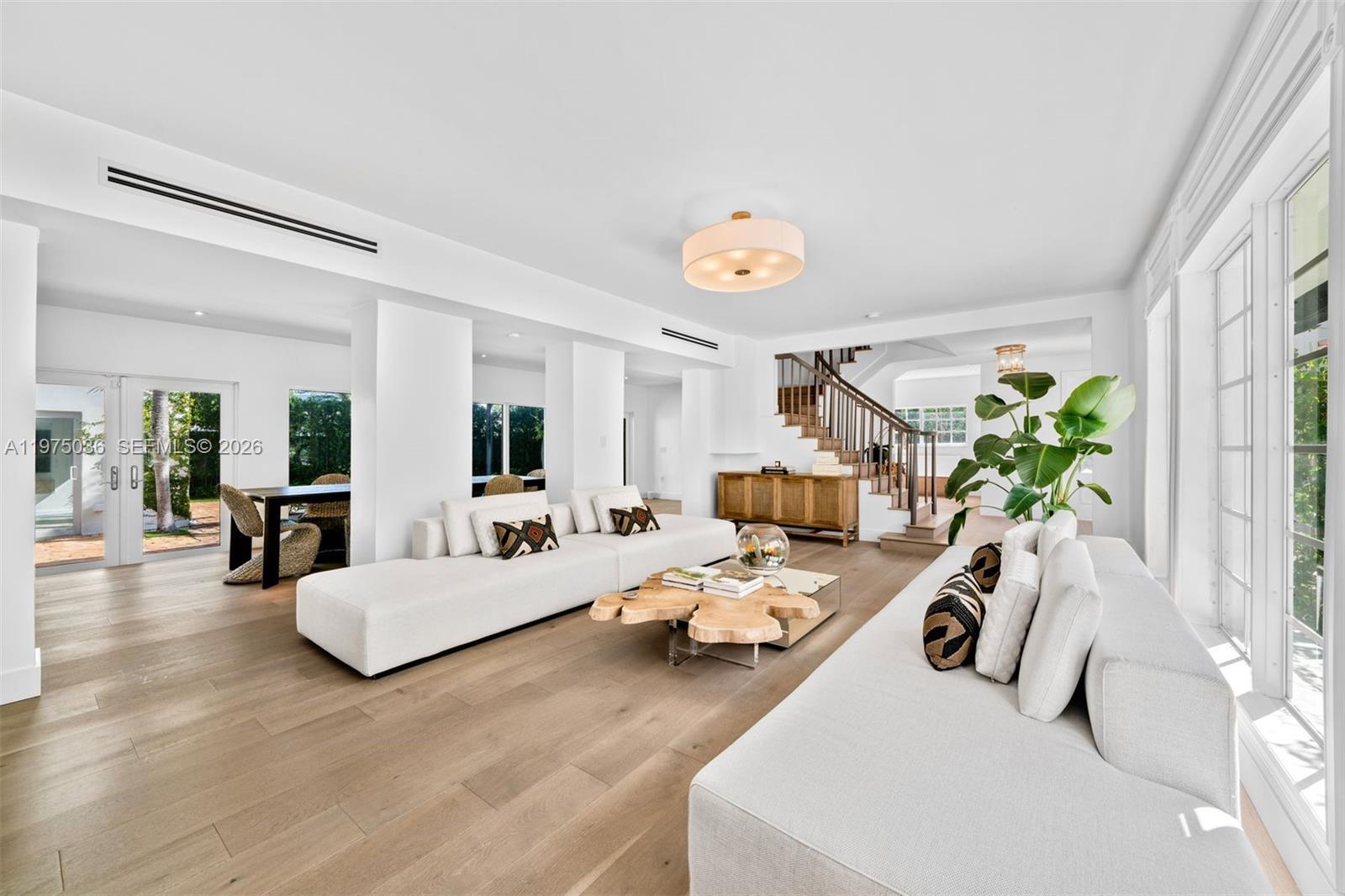 939 W 47th Ct Miami Beach, FL 33140