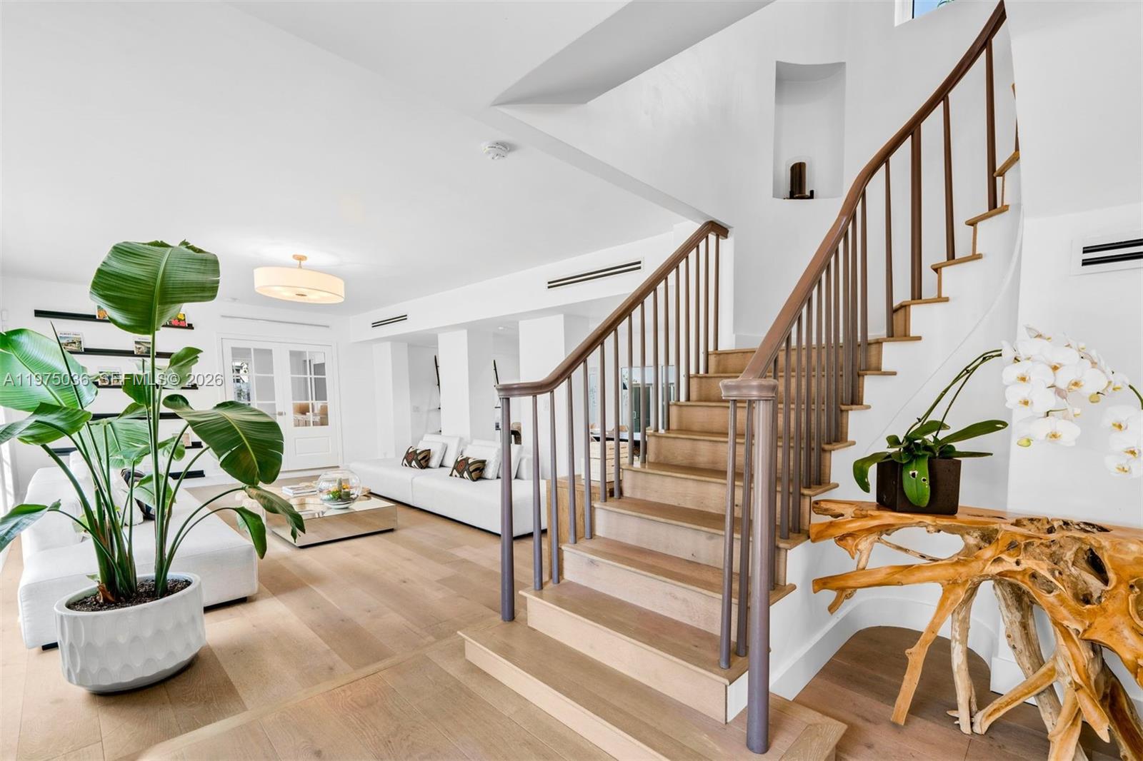 939 W 47th Ct Miami Beach, FL 33140