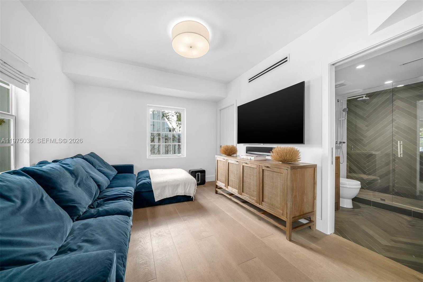 939 W 47th Ct Miami Beach, FL 33140