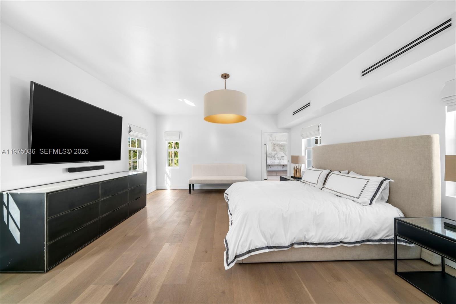 939 W 47th Ct Miami Beach, FL 33140