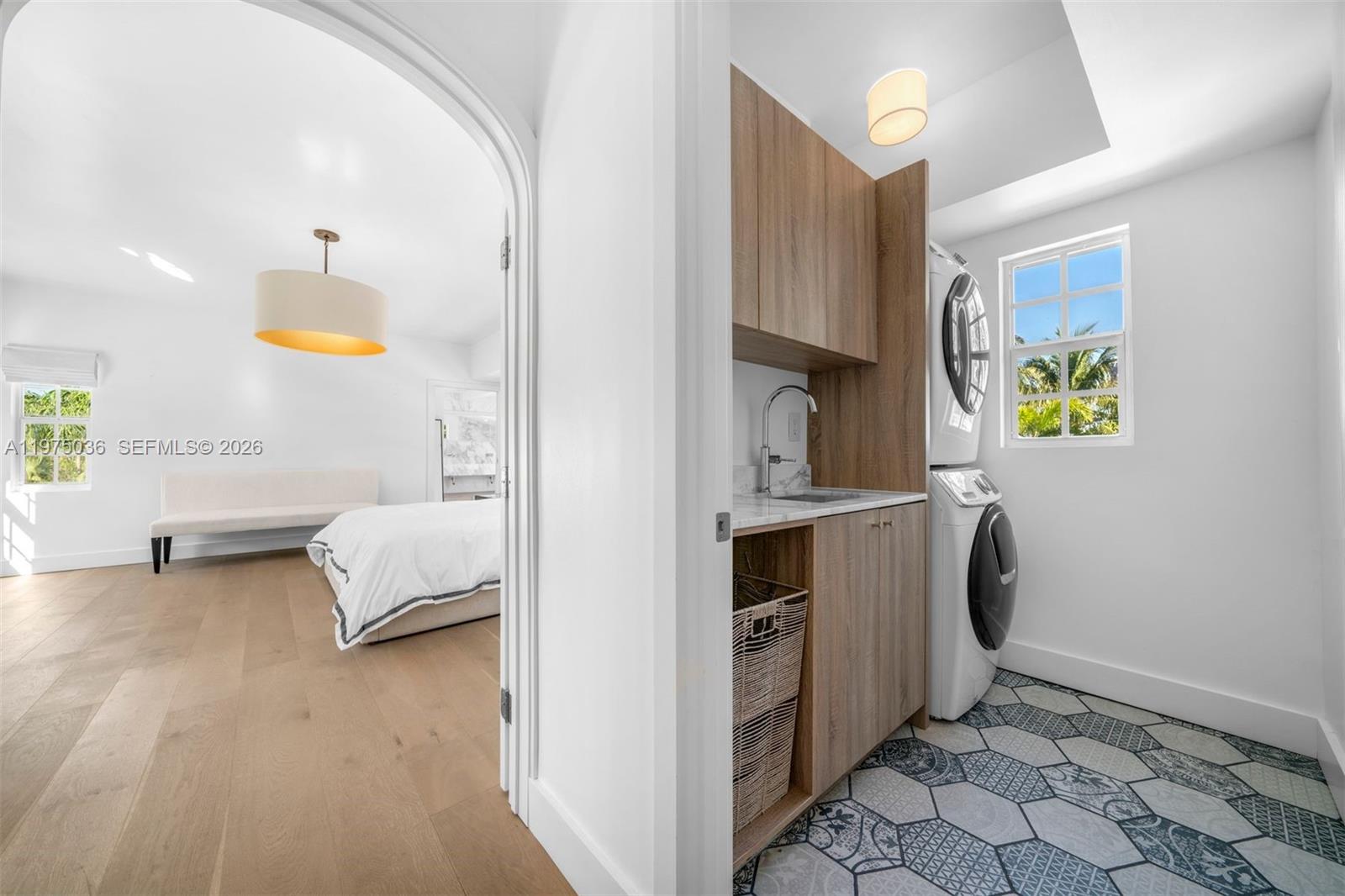 939 W 47th Ct Miami Beach, FL 33140