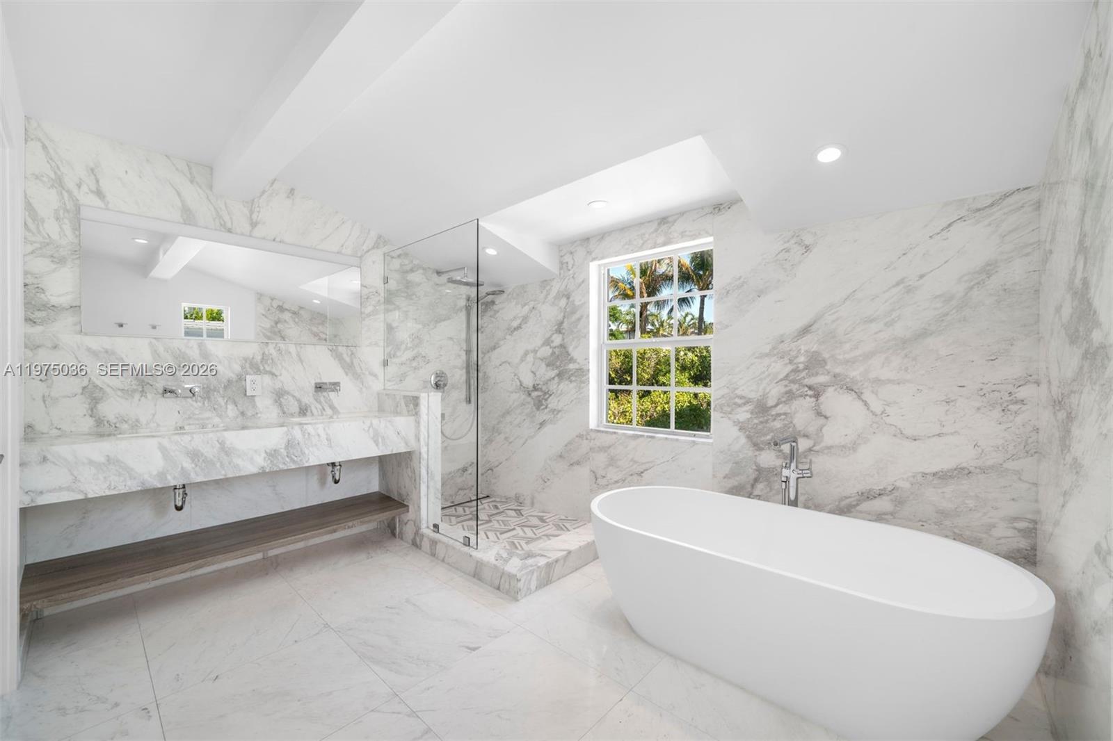 939 W 47th Ct Miami Beach, FL 33140