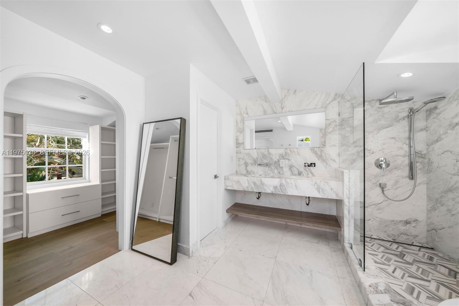 939 W 47th Ct Miami Beach, FL 33140