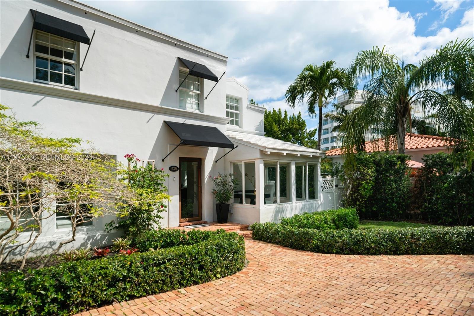 939 W 47th Ct Miami Beach, FL 33140