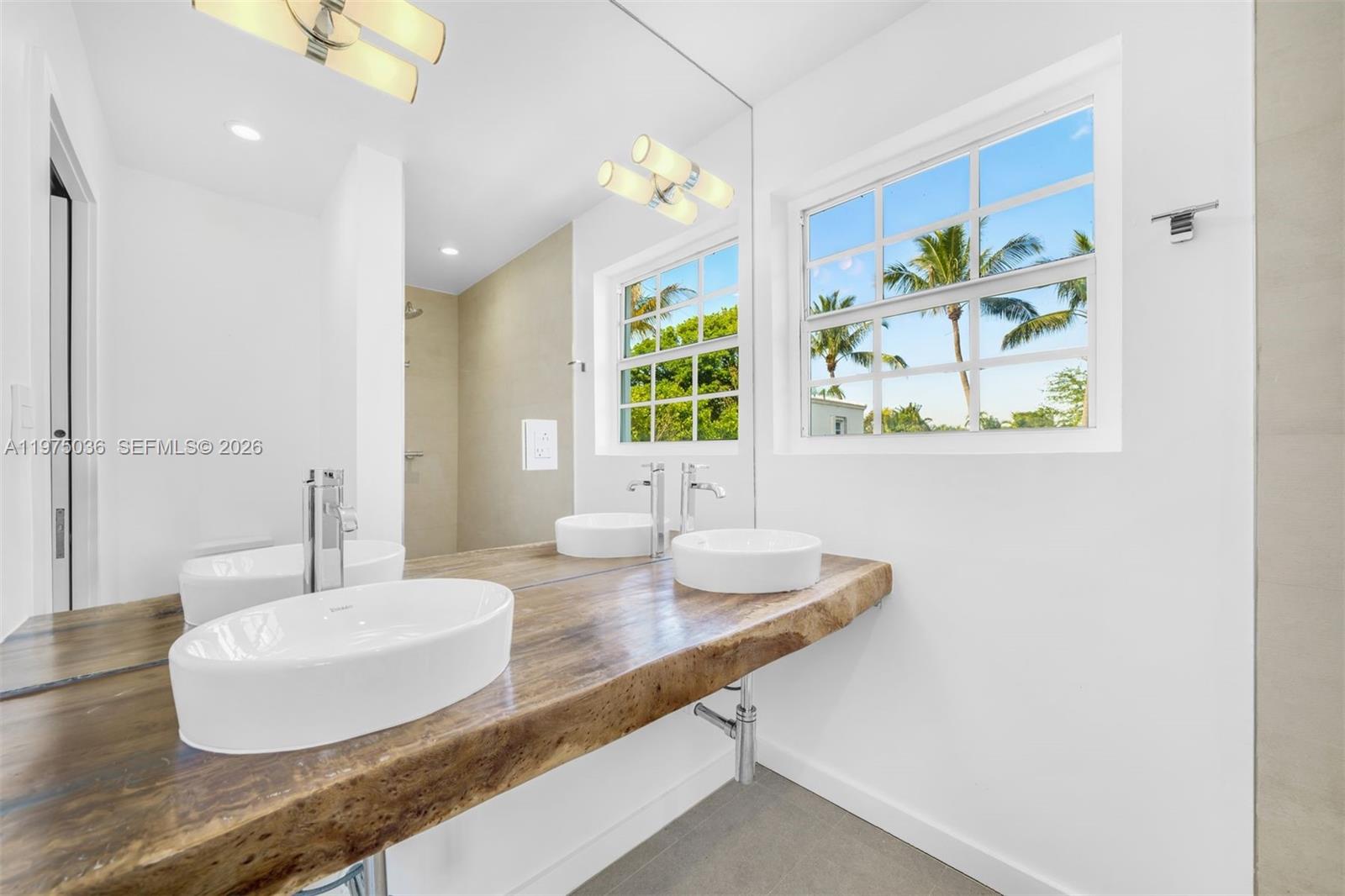 939 W 47th Ct Miami Beach, FL 33140