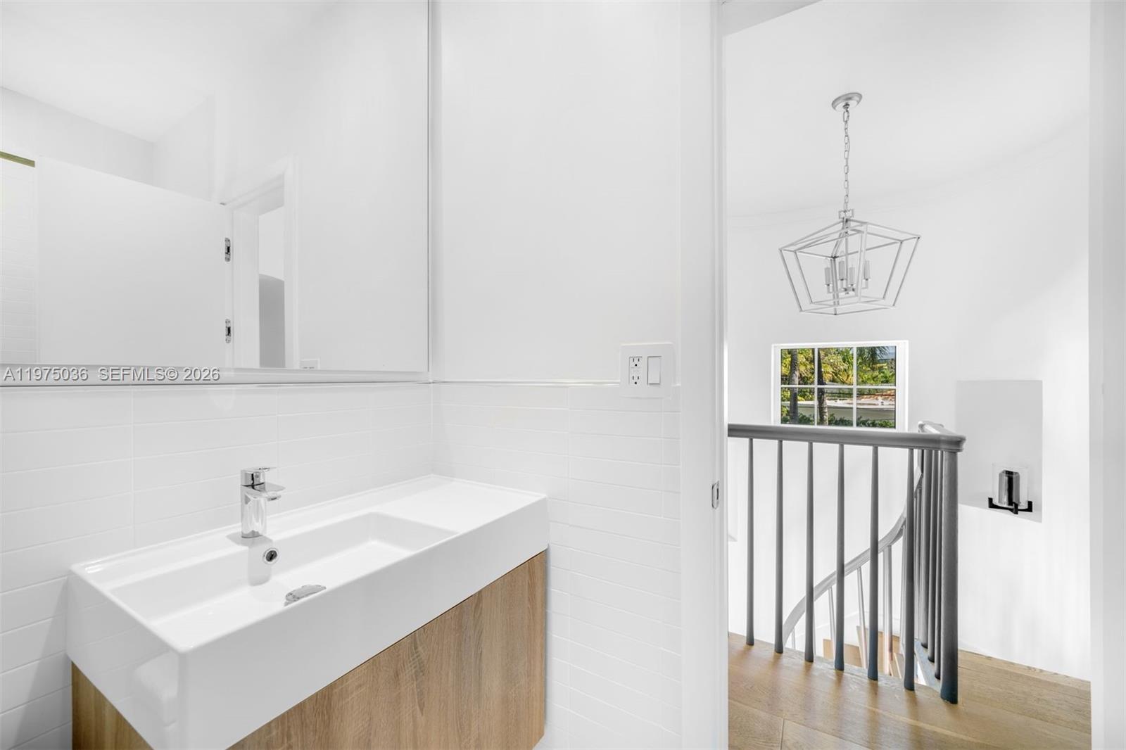 939 W 47th Ct Miami Beach, FL 33140