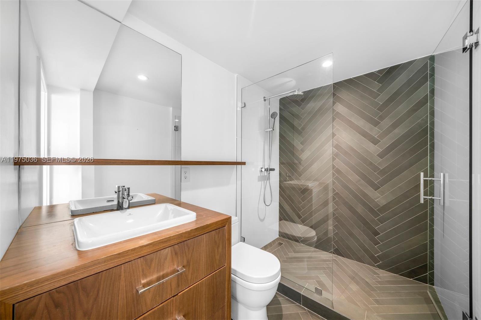 939 W 47th Ct Miami Beach, FL 33140