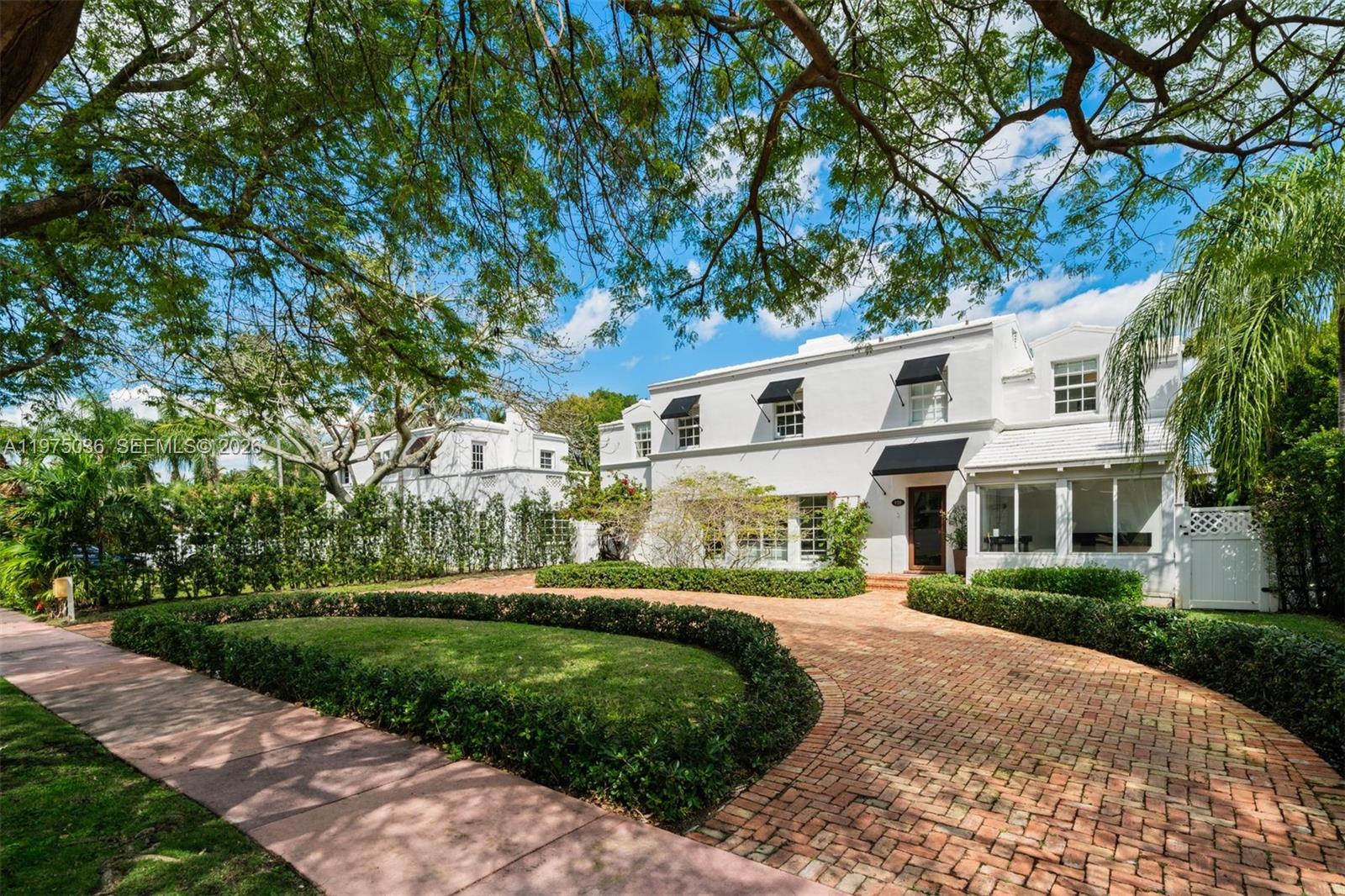 939 W 47th Ct Miami Beach, FL 33140