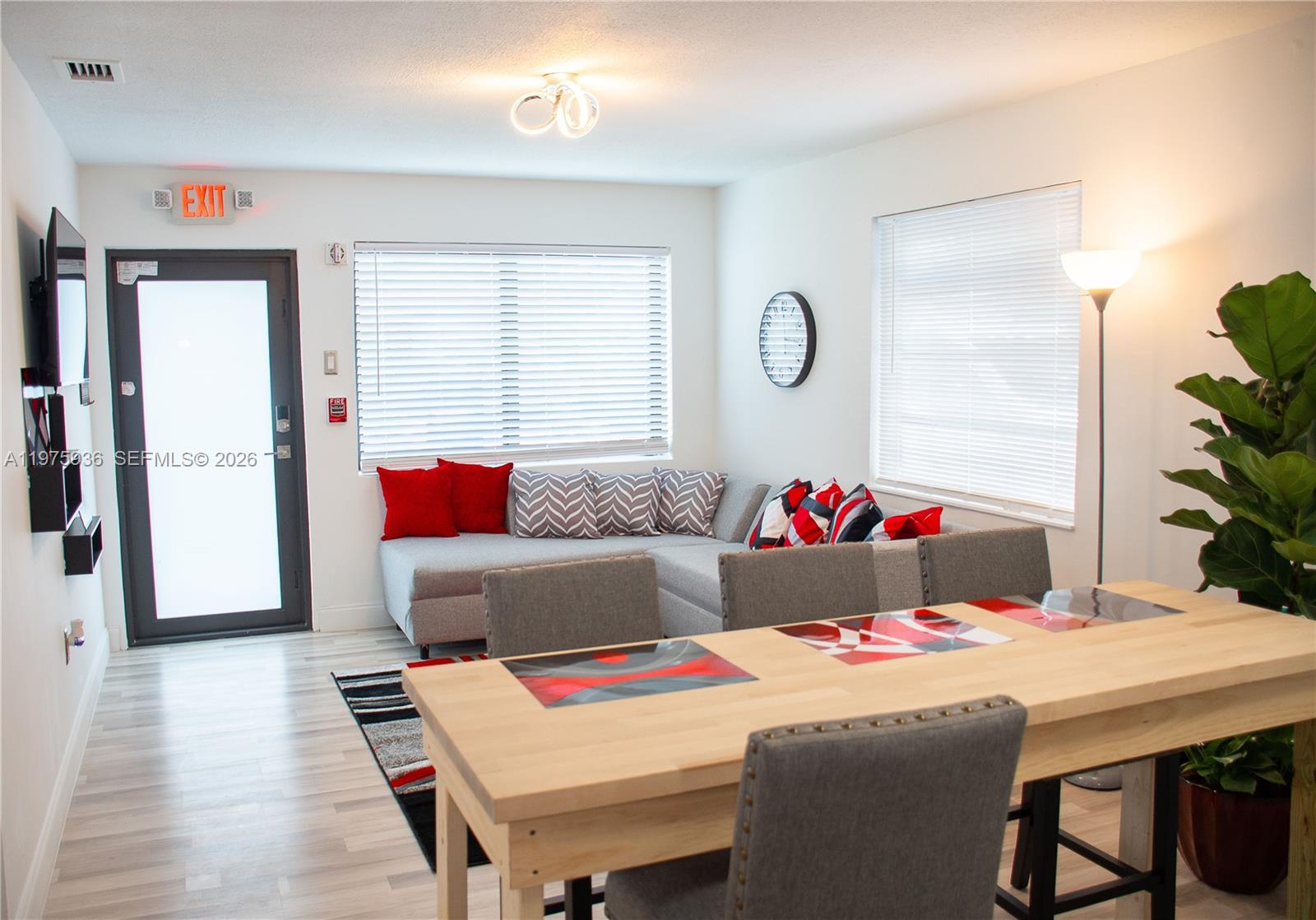 43 NW 41st St Miami, FL 33127