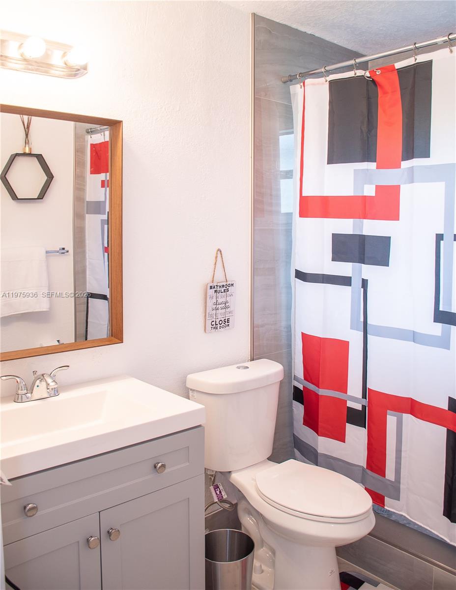 43 NW 41st St Miami, FL 33127