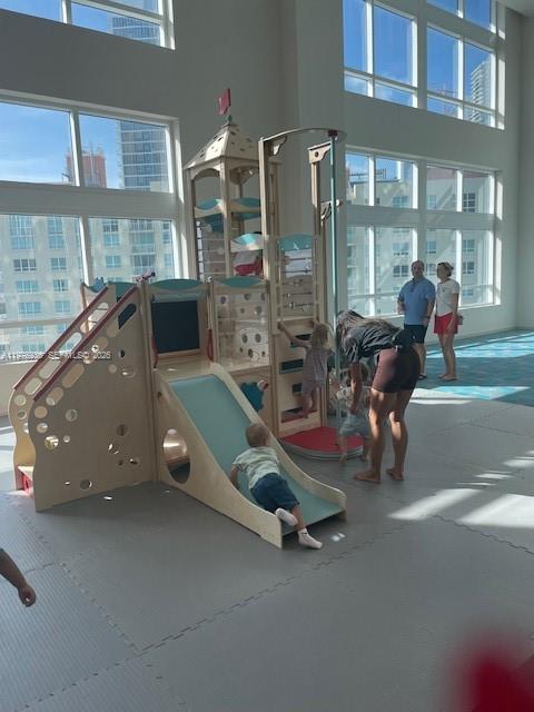 1900 N Bayshore Dr #2512 Miami, FL 33132