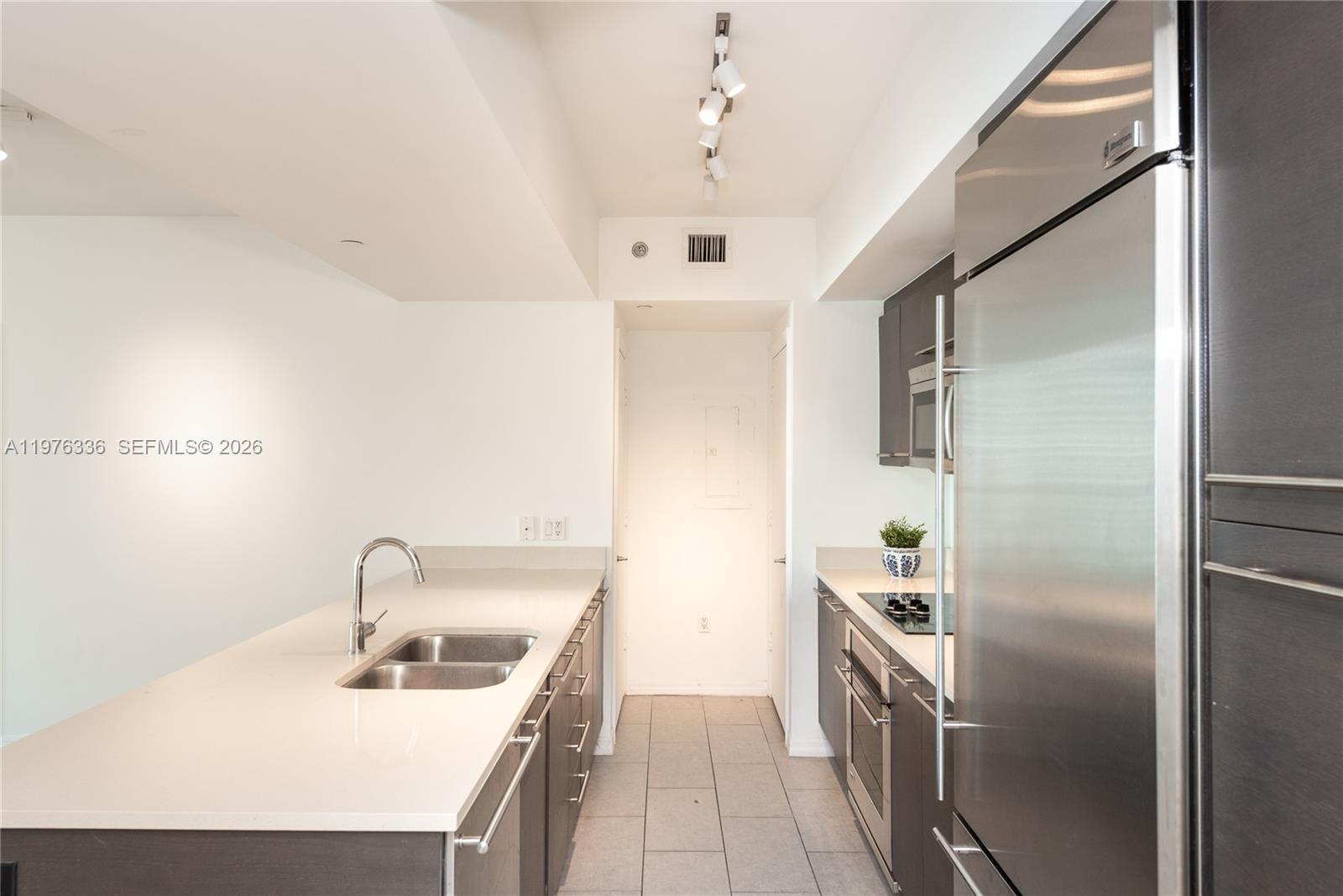 image 500 Brickell East4