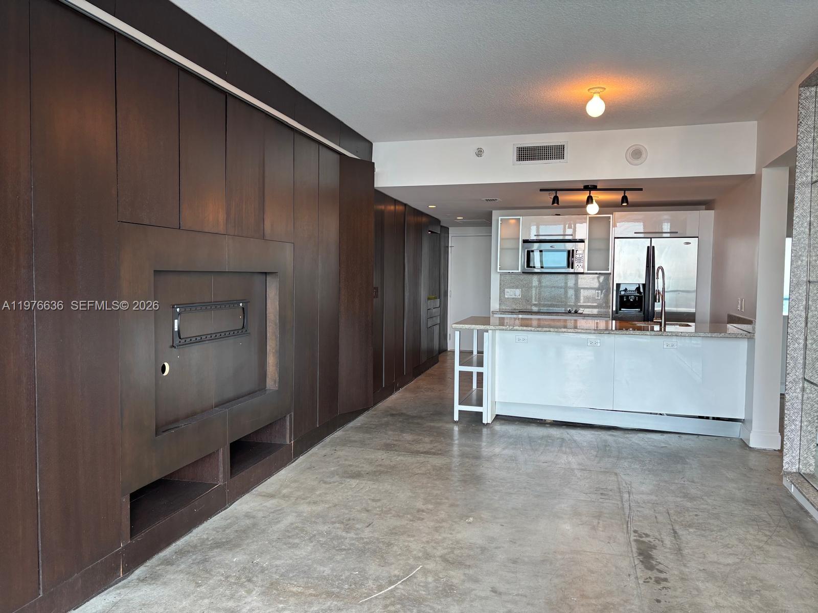 185 SW 7th St #4004 Miami, FL 33130