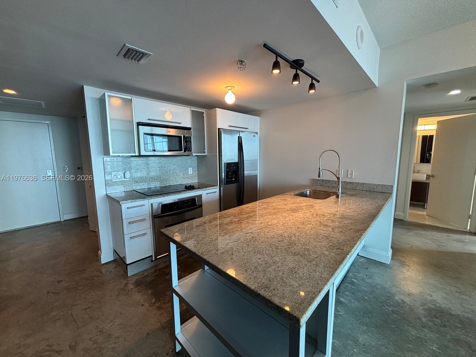 185 SW 7th St #4004 Miami, FL 33130