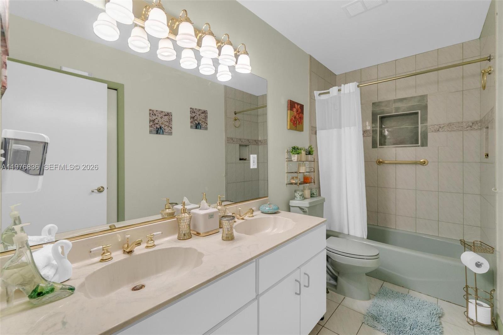 18201 SW 87th Ave Palmetto Bay, FL 33157