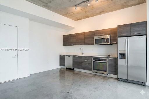 151 SE 1st #1106 Miami, FL 33131