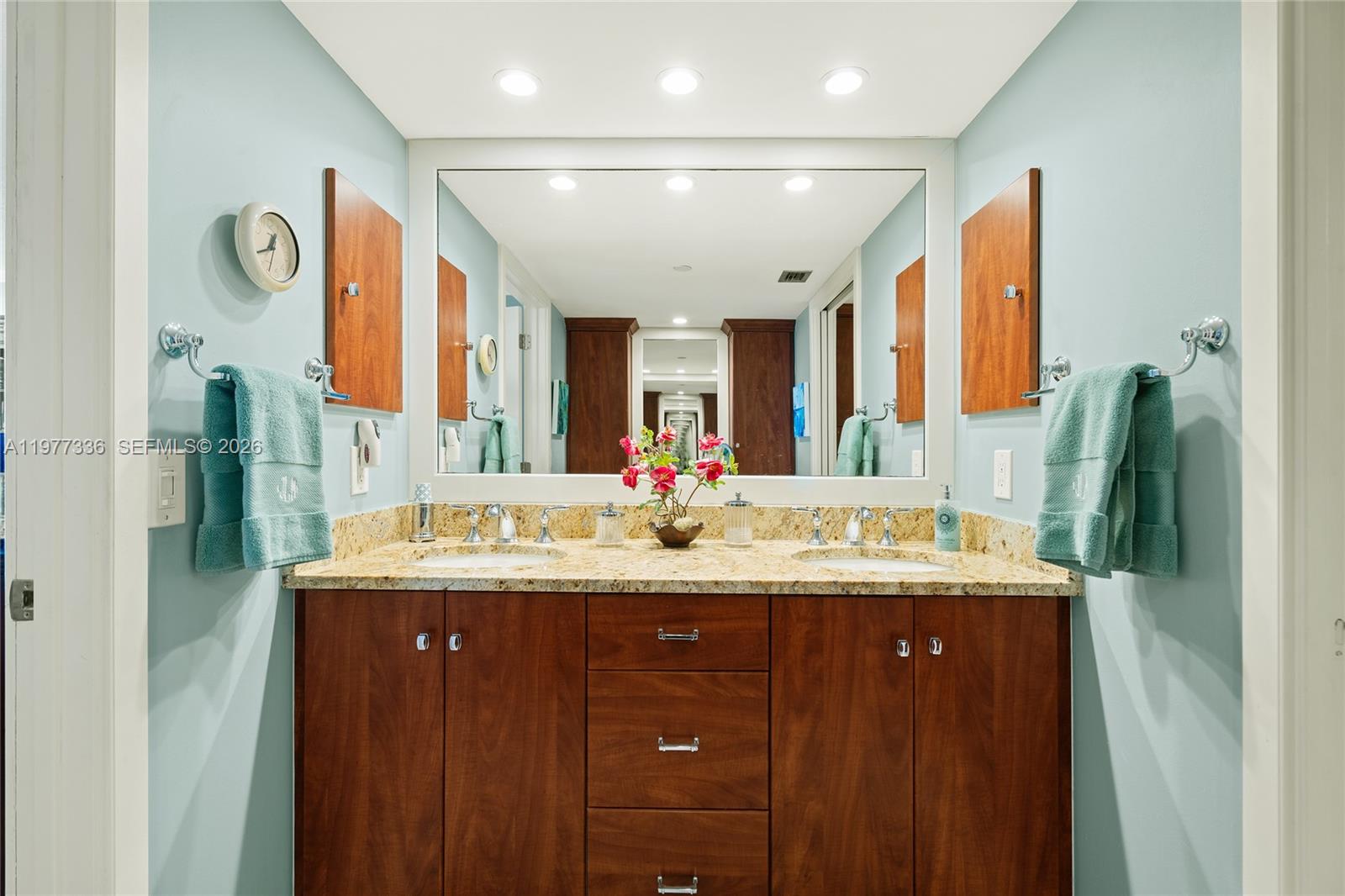 19670 Beach Rd #PHA4 Tequesta, FL 33469