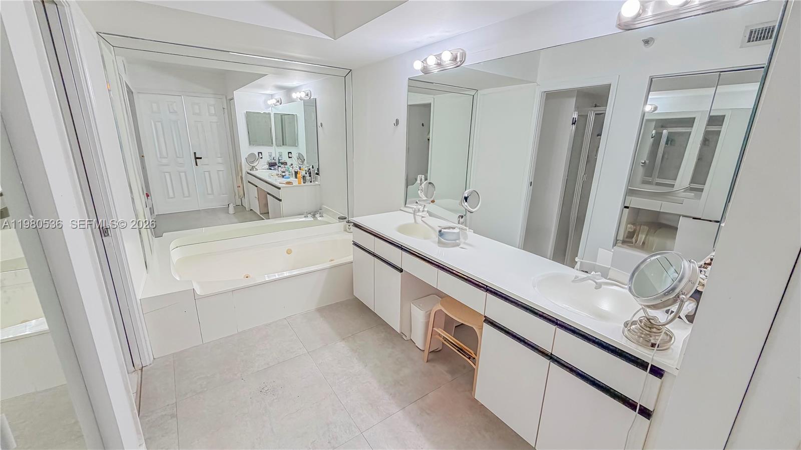 3530 Mystic Pointe Dr #LPH13 Aventura, FL 33180