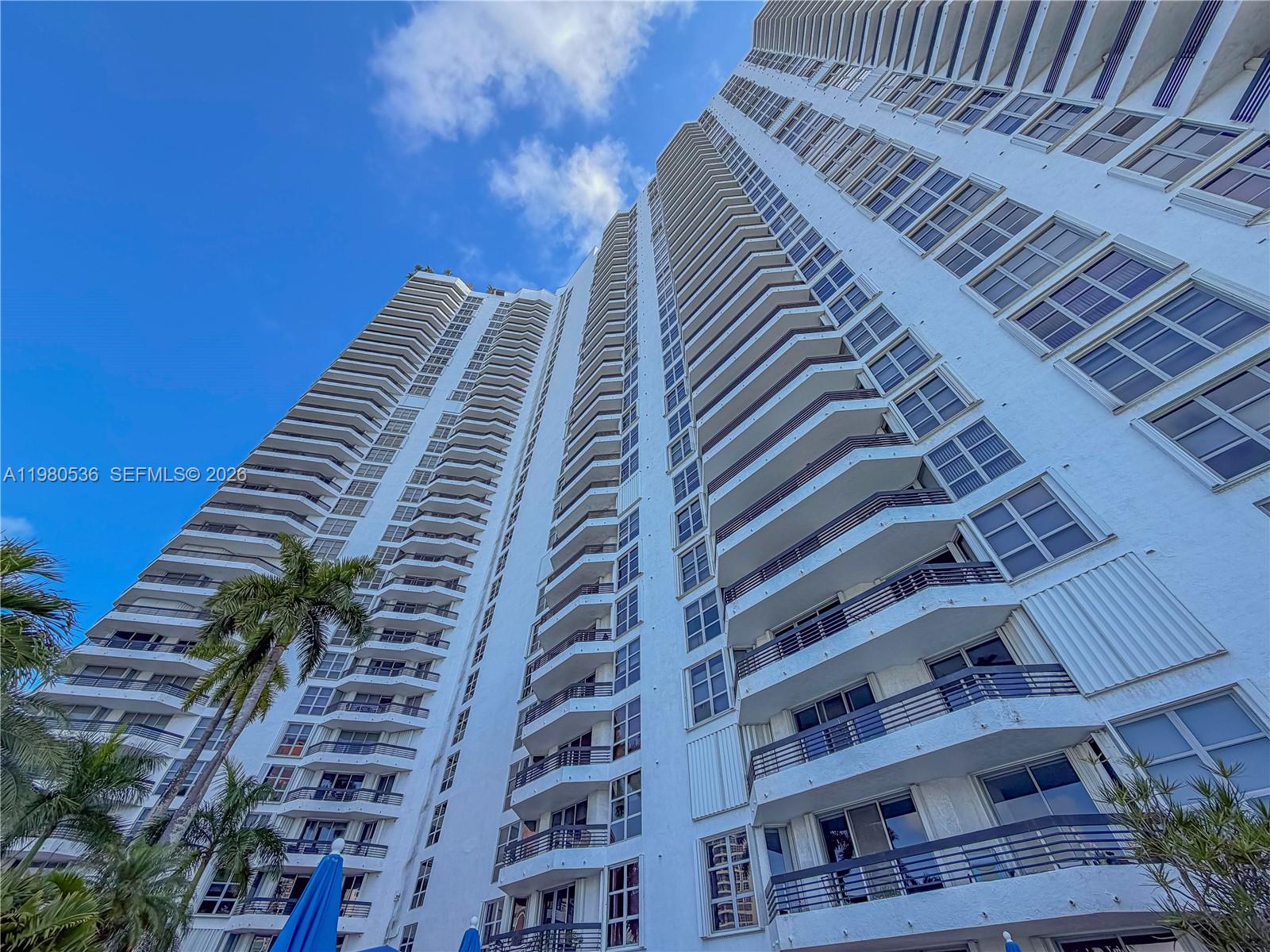 3530 Mystic Pointe Dr #LPH13 Aventura, FL 33180