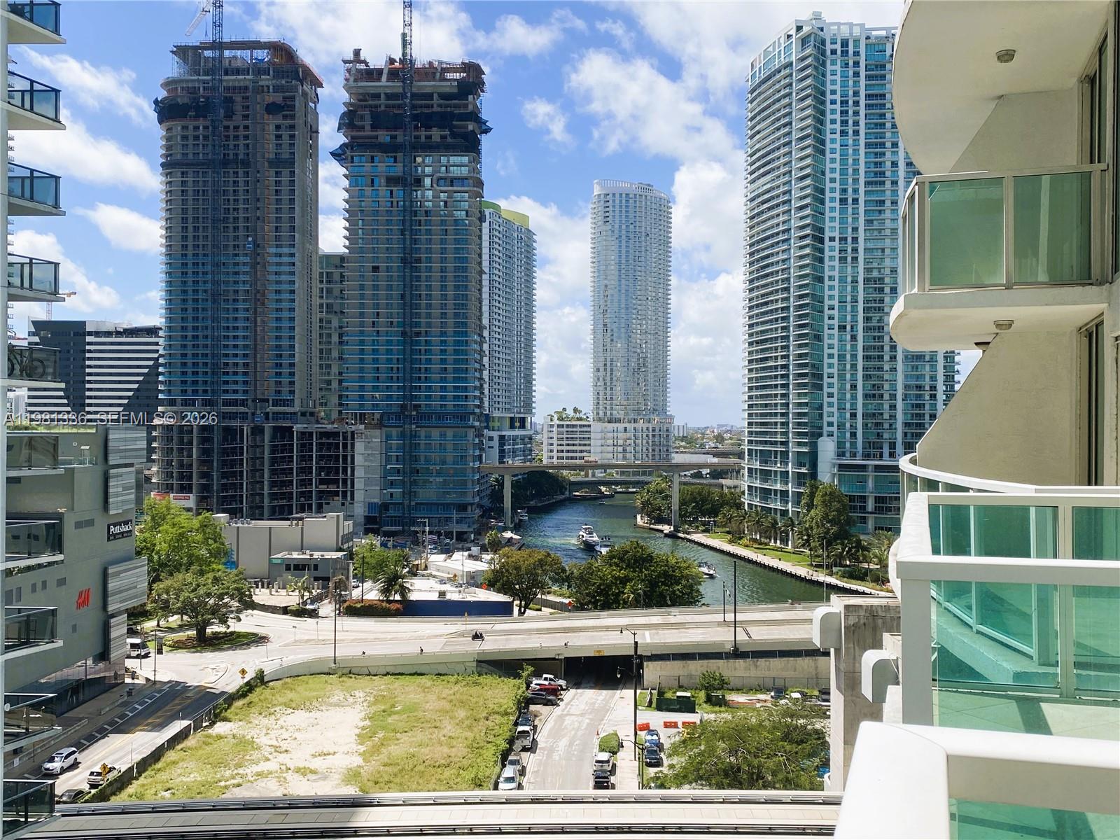 image Brickell on the River South2