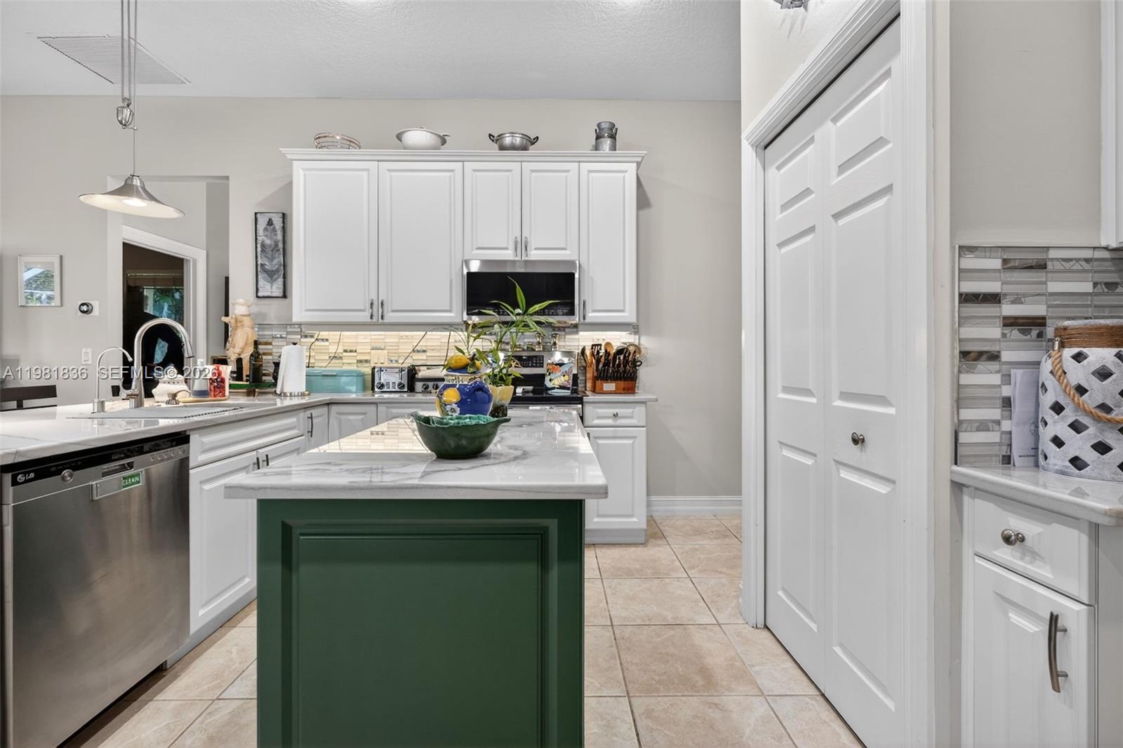 7702 SE Mammoth Dr Hobe Sound, FL 33455