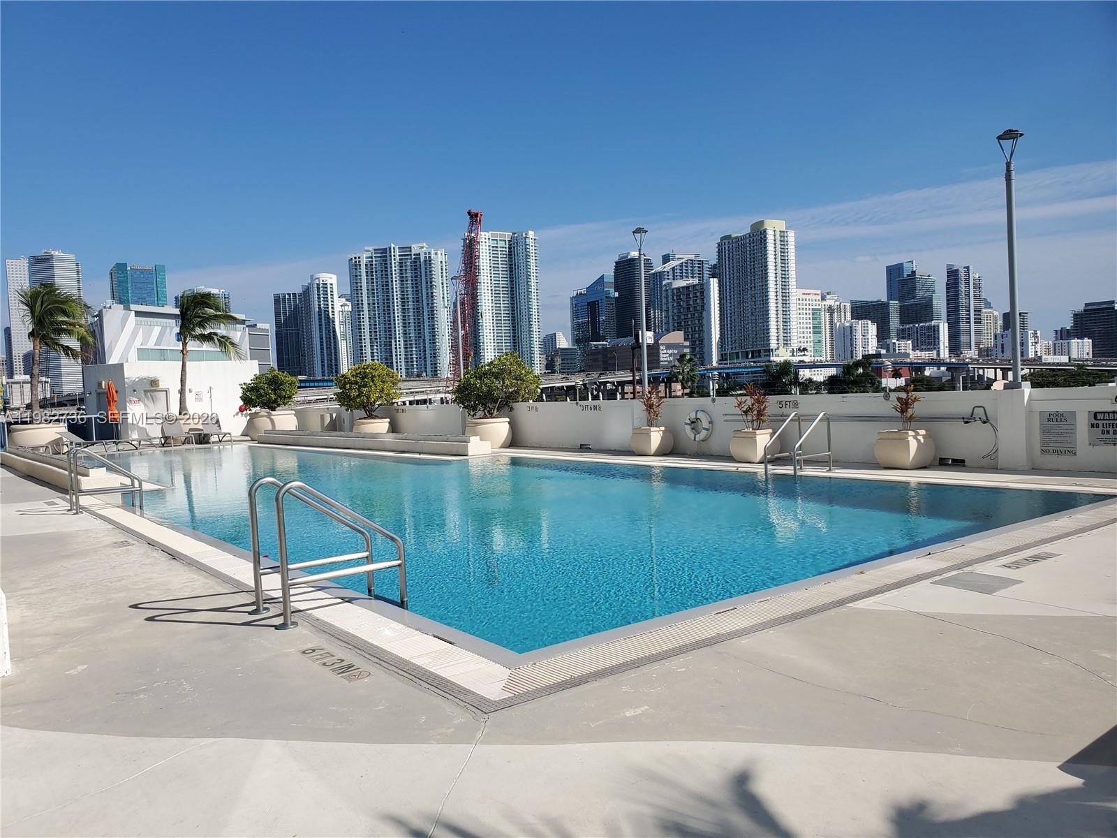 10 SW South Riv Dr #607 Miami, FL 33130