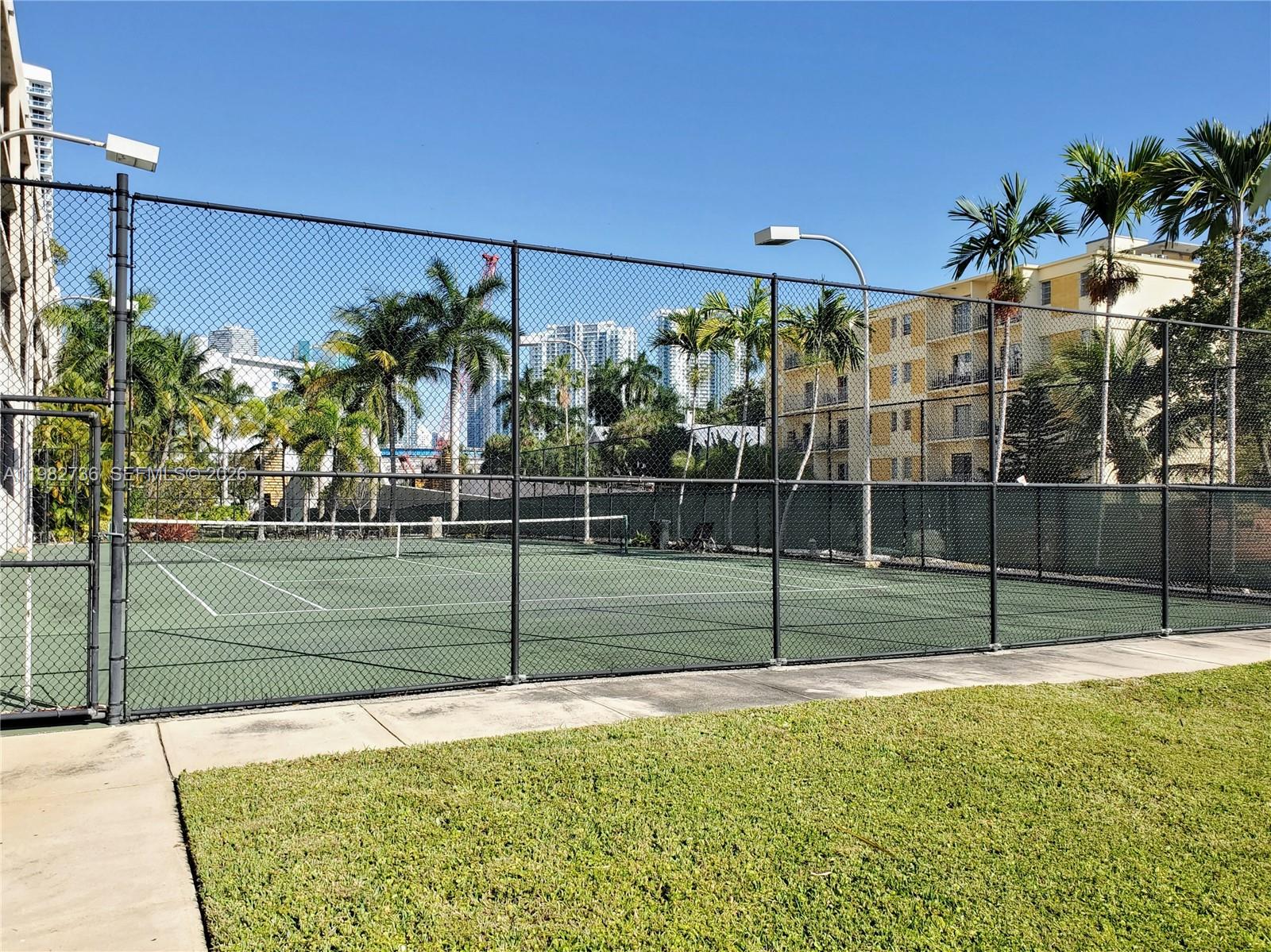 10 SW South Riv Dr #607 Miami, FL 33130