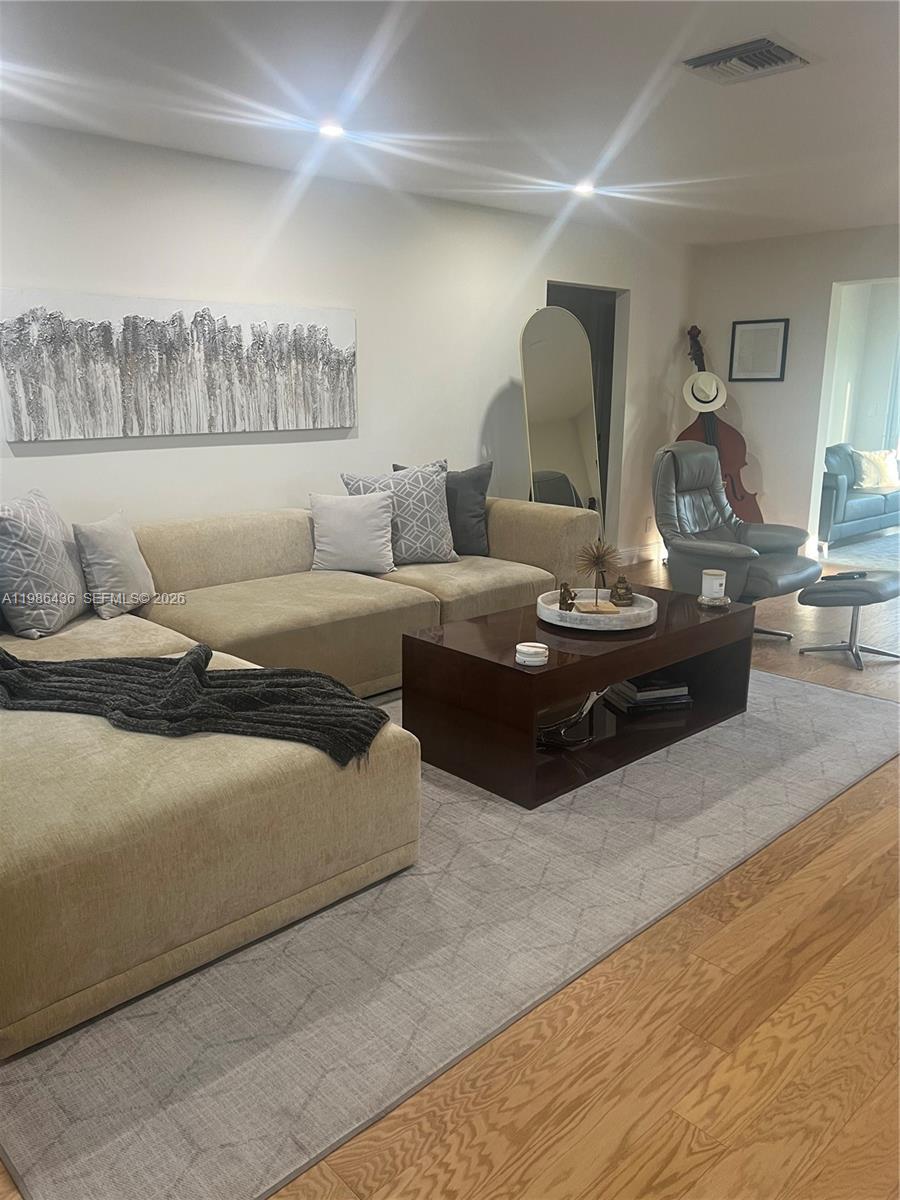 8221 NW 14th St Plantation, FL 33322