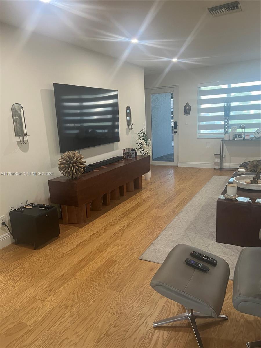 8221 NW 14th St Plantation, FL 33322