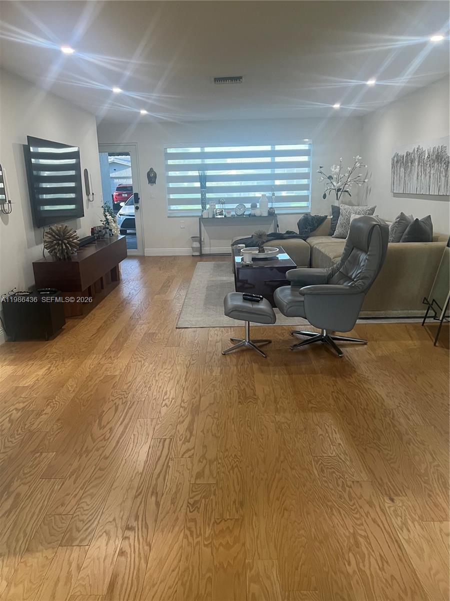 8221 NW 14th St Plantation, FL 33322