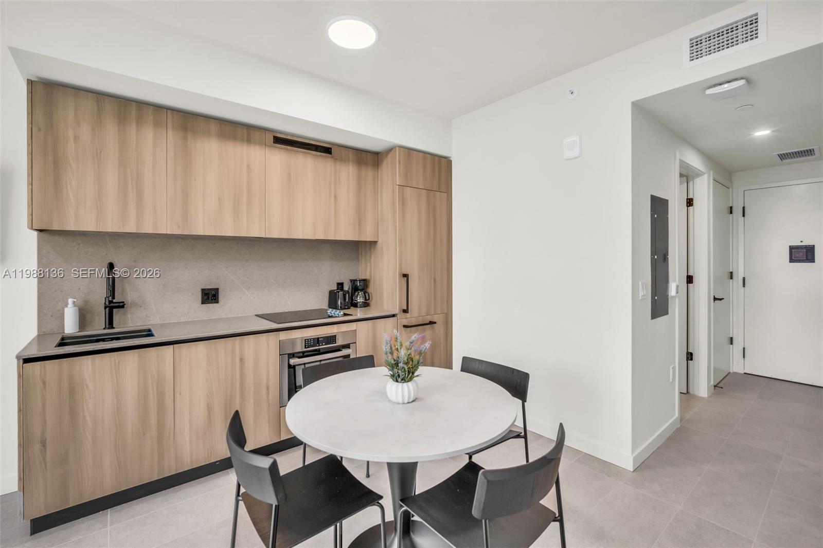 121 NE 5th St #902 Miami, FL 33132