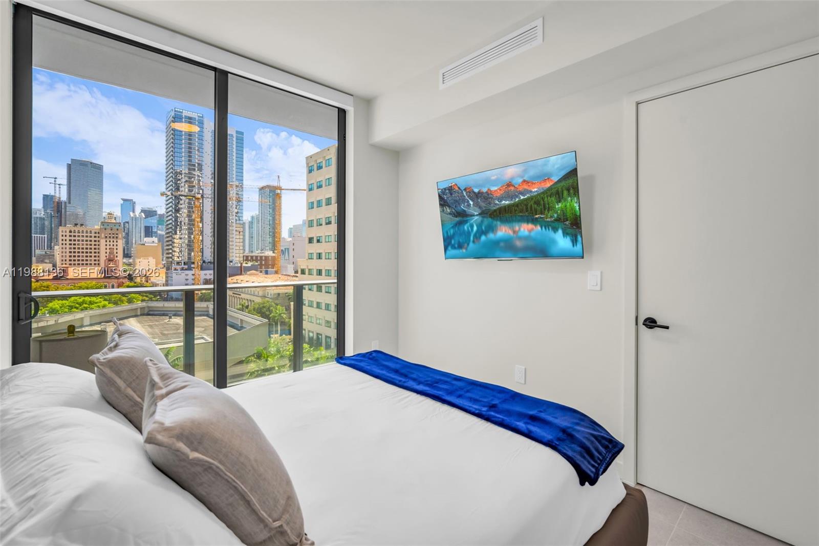 121 NE 5th St #902 Miami, FL 33132