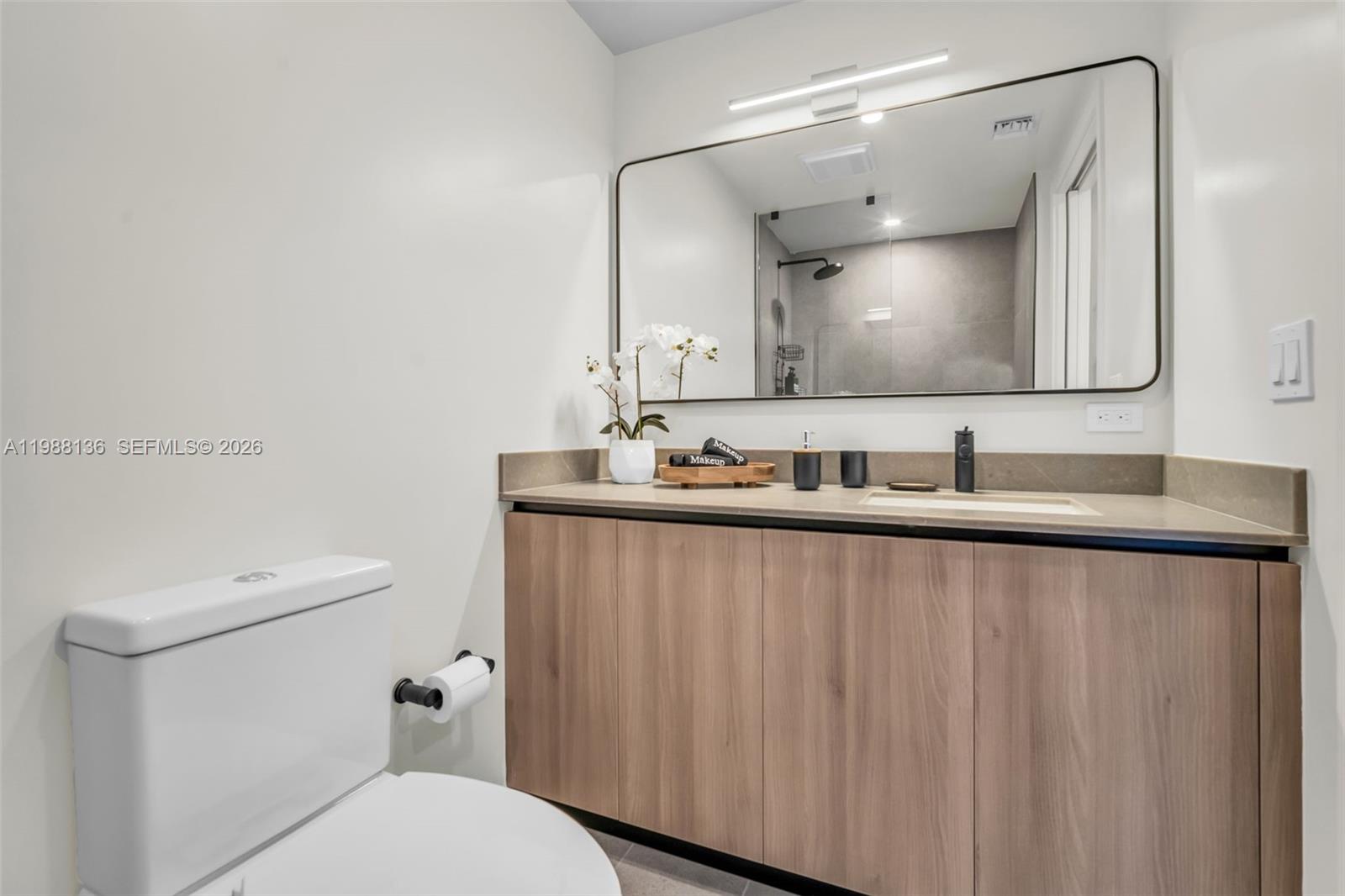 121 NE 5th St #902 Miami, FL 33132