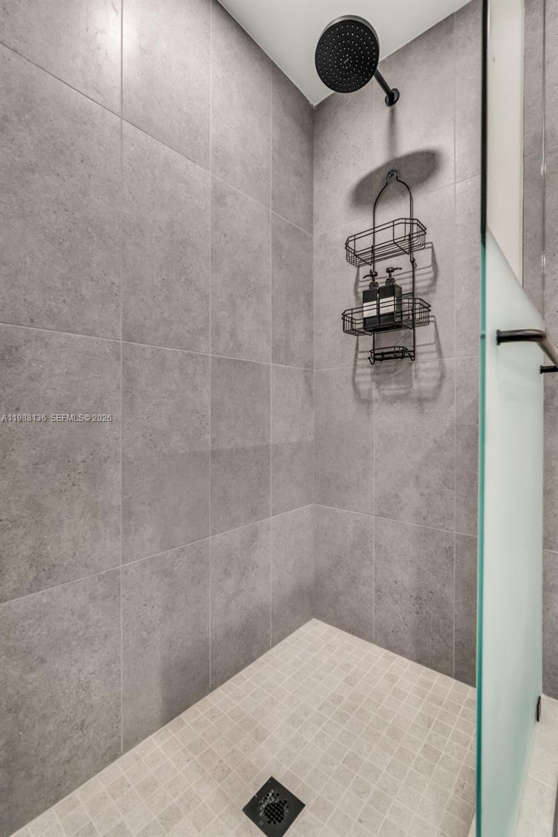 121 NE 5th St #902 Miami, FL 33132