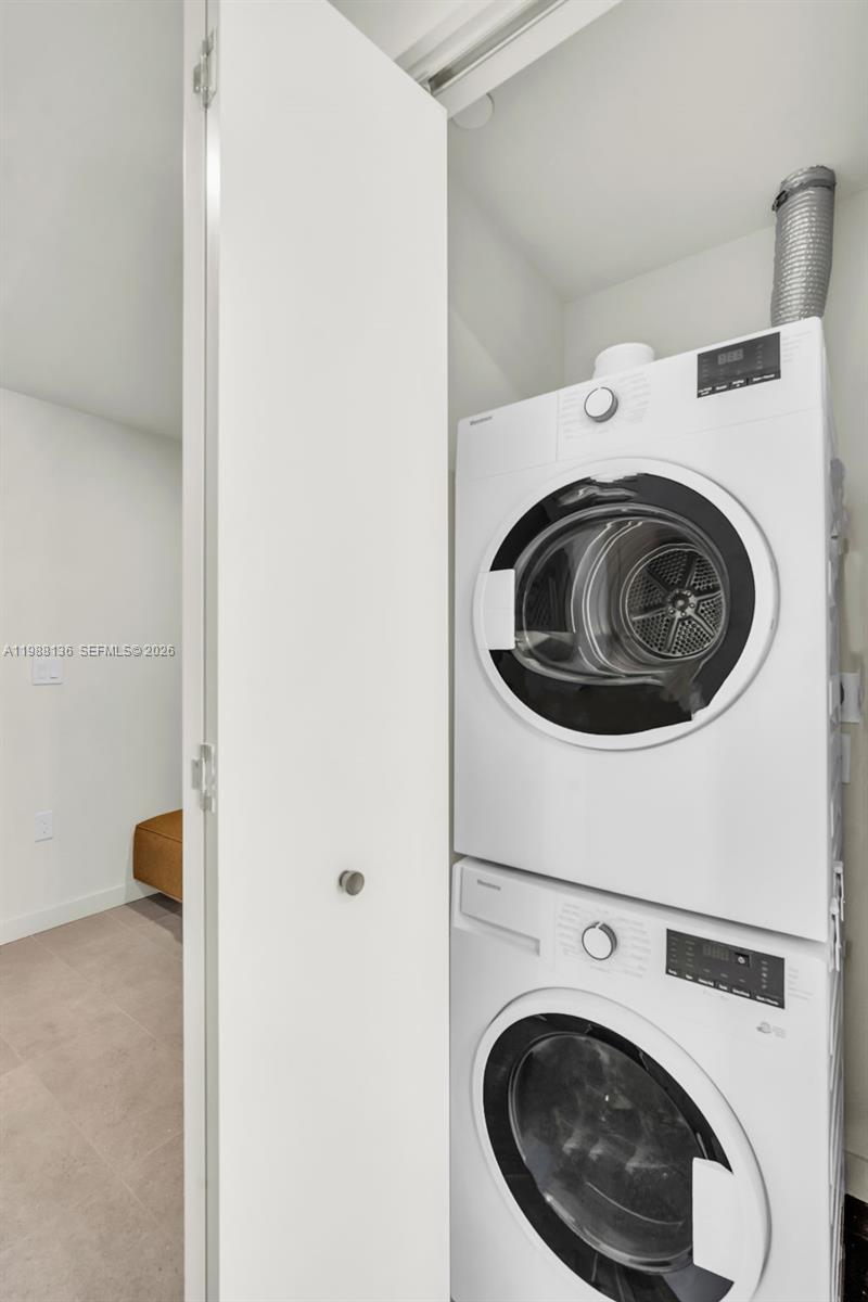 121 NE 5th St #902 Miami, FL 33132